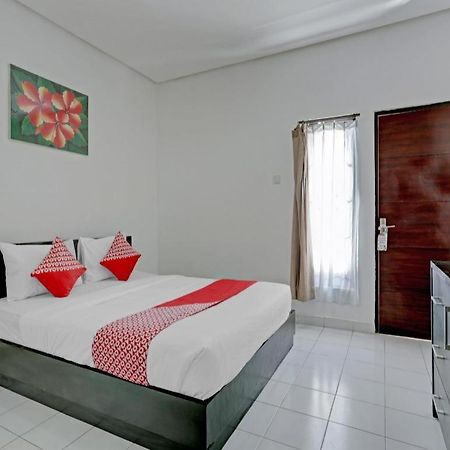 Oyo 90456 Moh Yamin Residence Balian Luaran gambar